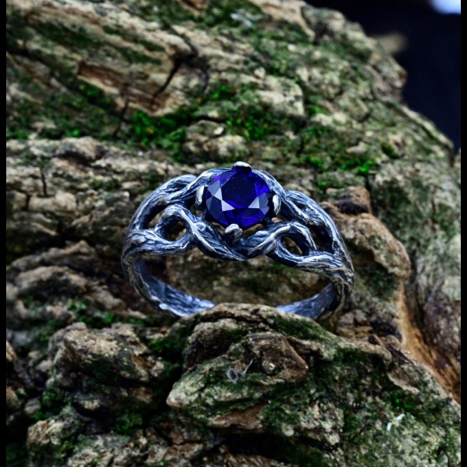 Elegant Gothic Ring with Sapphire Gemstone