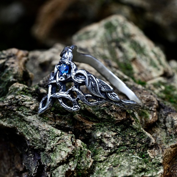 Exclusive Wedding Ring with Tree Leaf, Non Traditional Forest Nature Ring