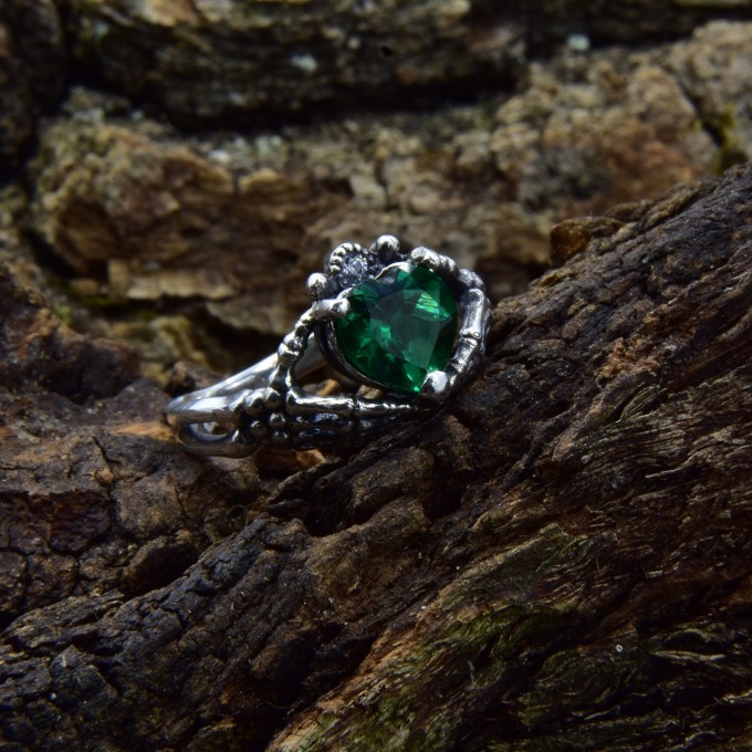 Unique Silver Ring with Emerald Gemstone and Dragon Claw Design