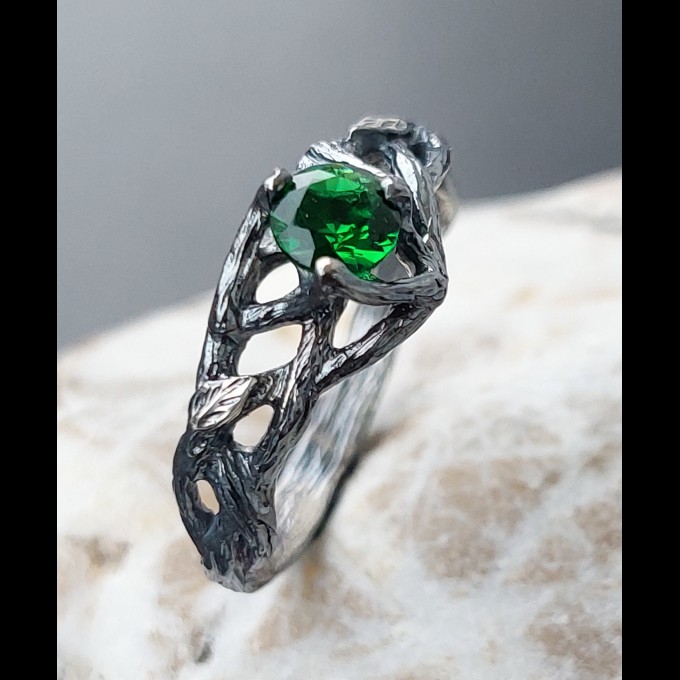 Gothic Silver Ring with Emerald and Leaf Motif