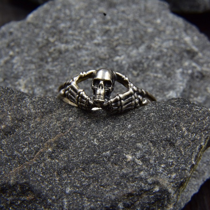 Stunning Silver Skeleton Ring – Embrace the Gothic Spirit
