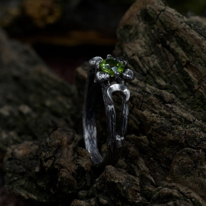 Gothic Ring with Peridot and Unique Details| Unique Jewelry for Women