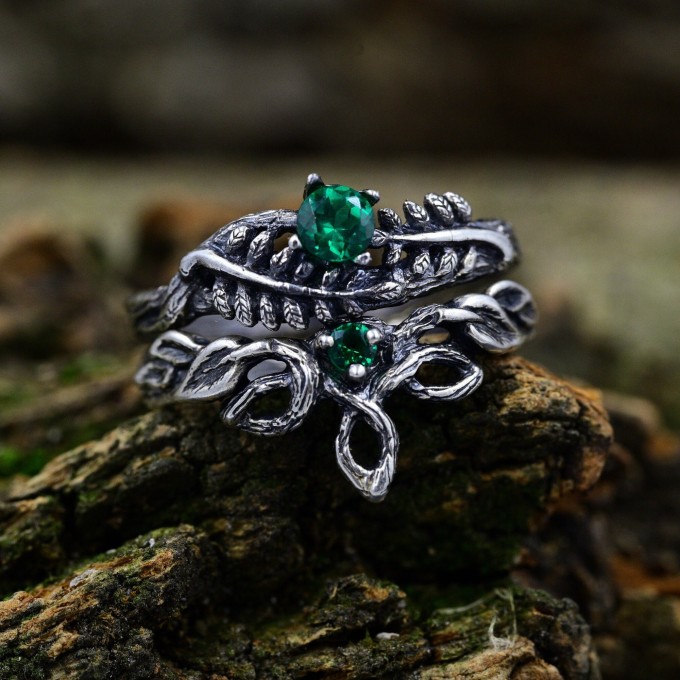 Gothic Silver Ring with Emerald and Nature-Inspired Design