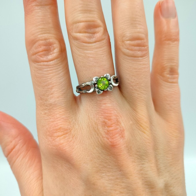 Gothic Ring with Peridot and Unique Details| Unique Jewelry for Women