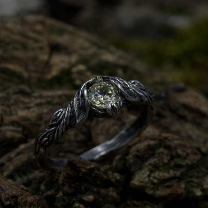 Gothic Silver Ring with a Vibrant Peridot 
