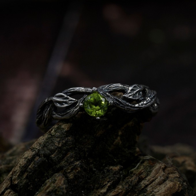 Elegant Gothic Ring with Peridot Gemstone