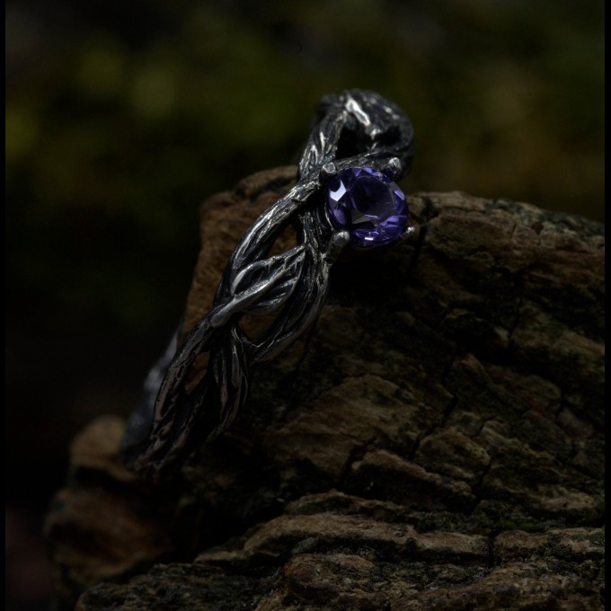 Enchanted Bloom: Gothic Sterling Silver Ring with Amethyst Accent