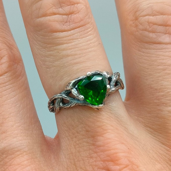 Gothic Emerald Ring with Enchanted Vine Design