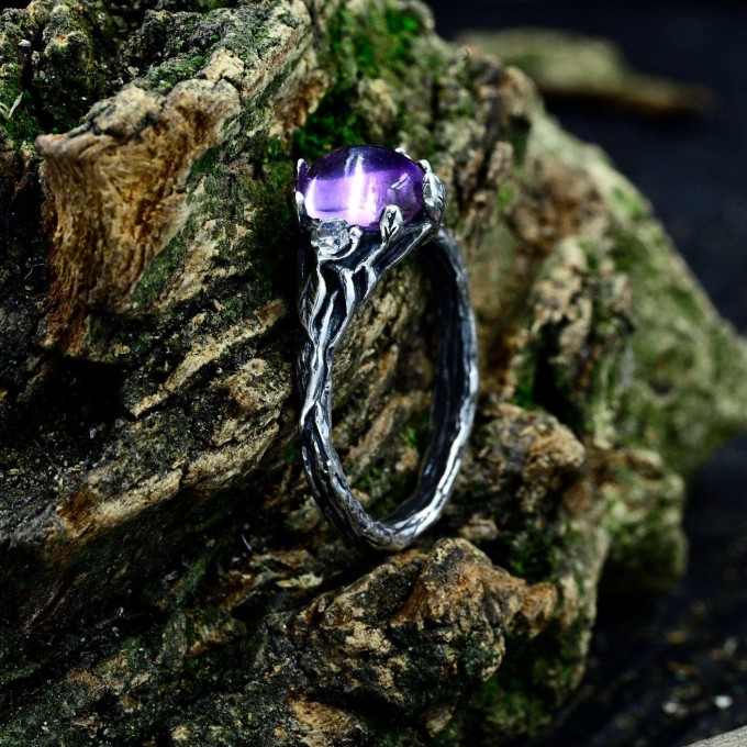 Whispers of Twilight: Gothic Amethyst Ring