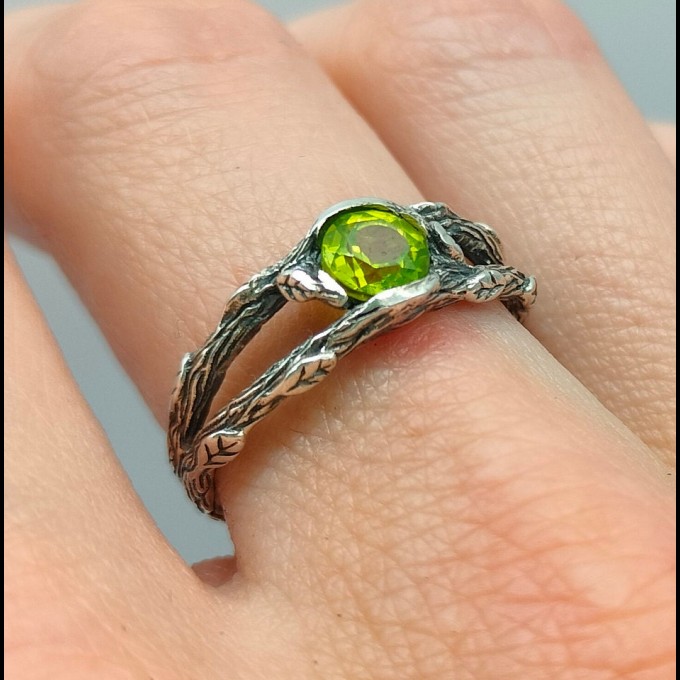 Emerald Flame: Gothic Peridot Ring of Strength