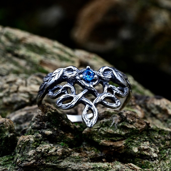 Exclusive Wedding Ring with Tree Leaf, Non Traditional Forest Nature Ring