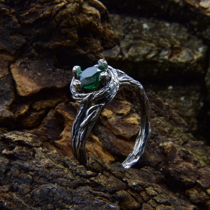 Gothic Emerald Ring with Nature-Inspired Branch Design