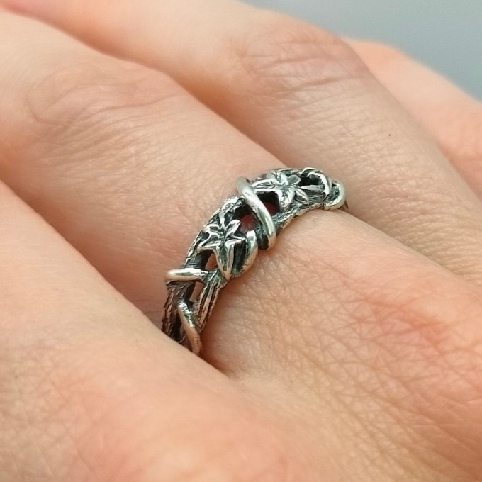 Handcrafted Silver Ring with Detailed Natural Motifs