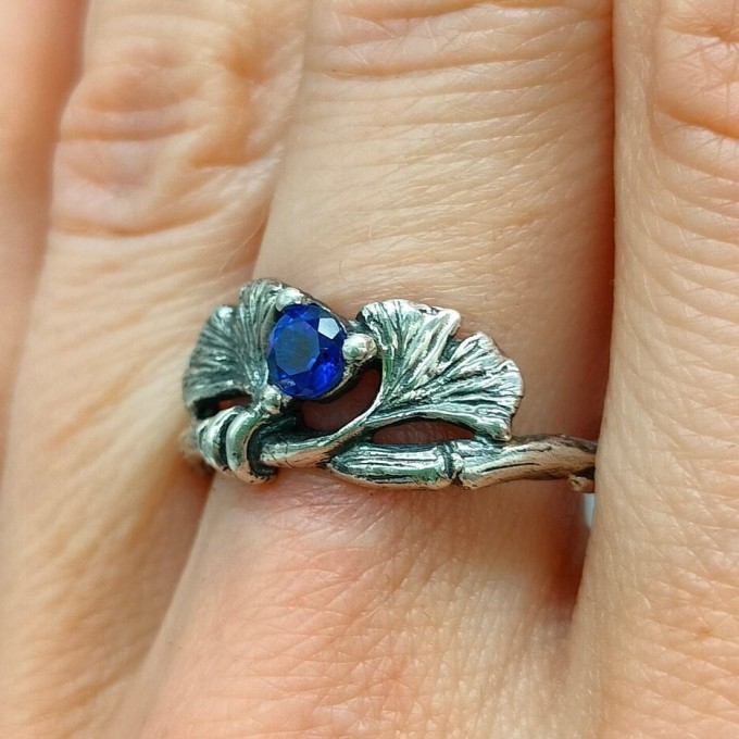 Floral Gothic Ring with Enchanting Sapphire Gemstoneg