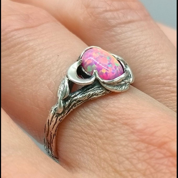 Elegant Moonstone Ring with Nature-Inspired Design