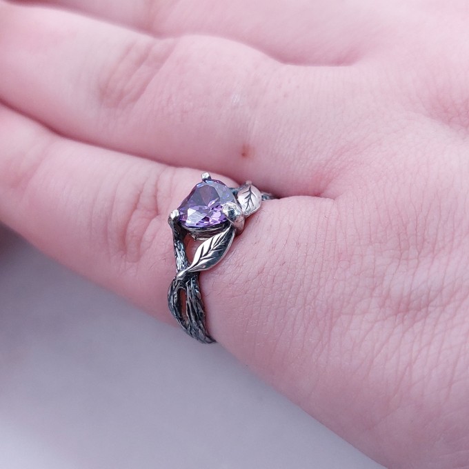 Nature-Inspired Gothic Ring with Amethyst Gemstone