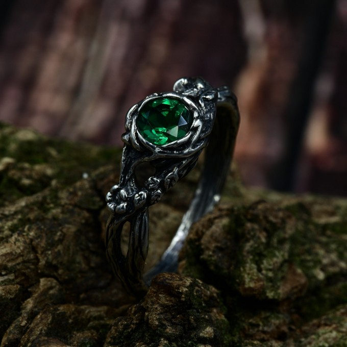 Throne of Ivy: Gothic Sterling Silver Ring with Enchanted Emerald