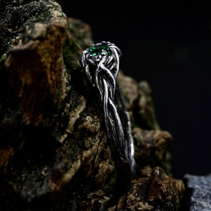 Enchanted Silver Ring with Emerald and Claw Design
