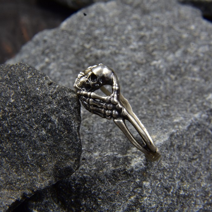Stunning Silver Skeleton Ring – Embrace the Gothic Spirit