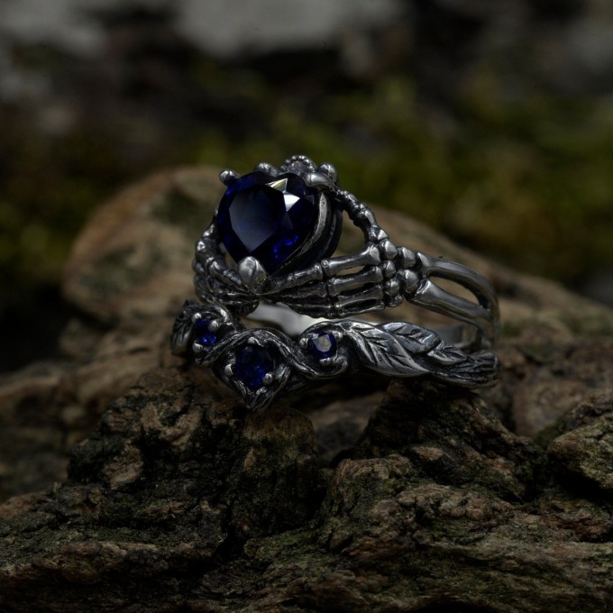 Twilight Majesty: Gothic Sterling Silver Ring with a Regal Sapphire