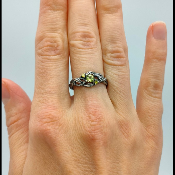 Vine Ring with Peridot – Enchanting Fantasy Jewelry