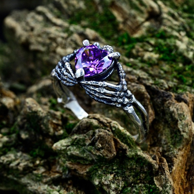 Majestic Gothic Silver Ring with Deep Amethyst Gemstone