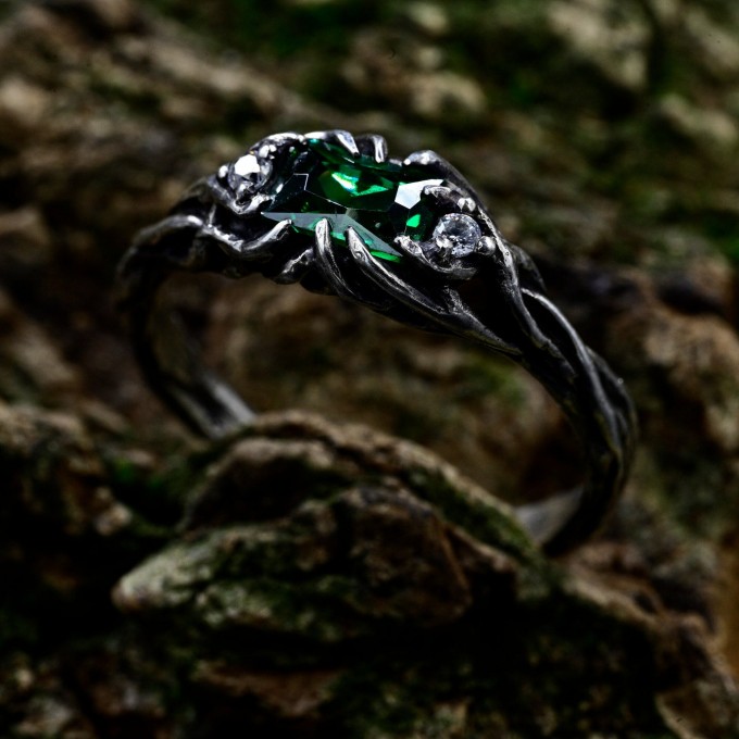 Enchanted Silver Ring with Emerald and Claw Design