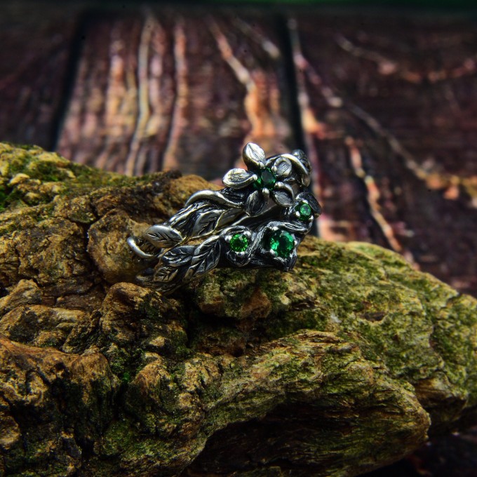 Enchanted Gothic Silver Ring with Emerald Vines