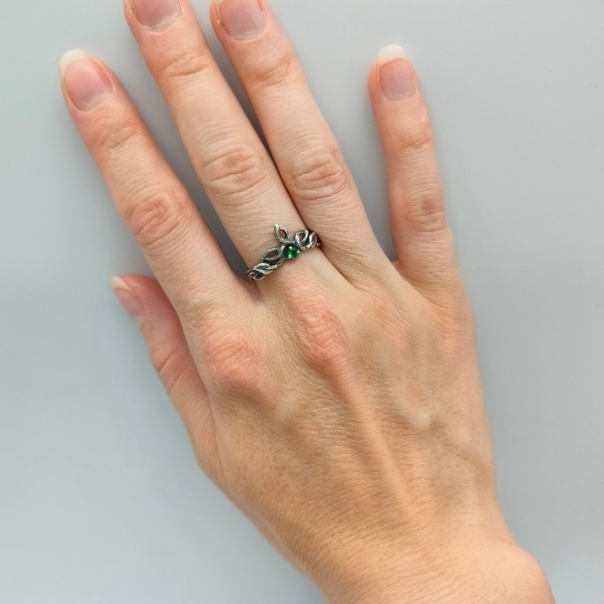 Twisted Vine Ring with a Touch of Emerald Magic