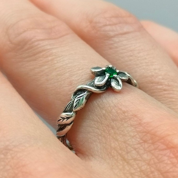 Gothic Silver Ring with Emerald and Floral Design