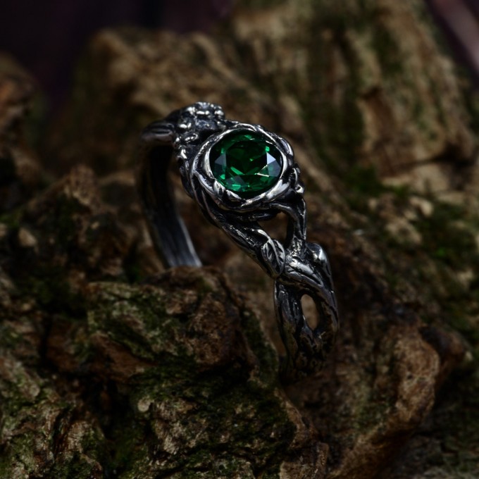 Throne of Ivy: Gothic Sterling Silver Ring with Enchanted Emerald