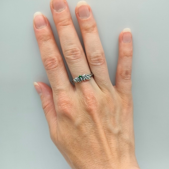 Gothic Silver Ring with a Sparkling Emerald