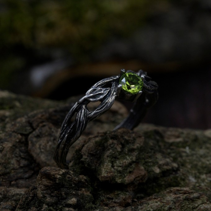 Elegant Gothic Ring with Peridot Gemstone