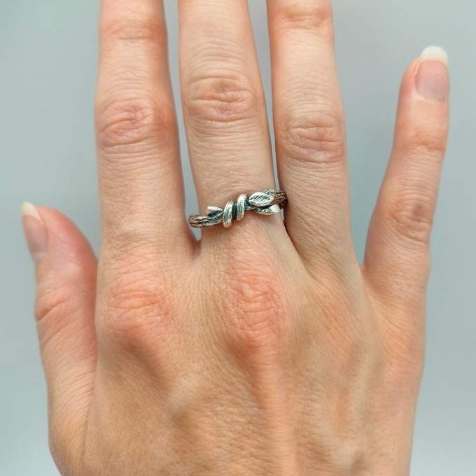 Nature-Inspired Gothic Ring with Twisted Vines