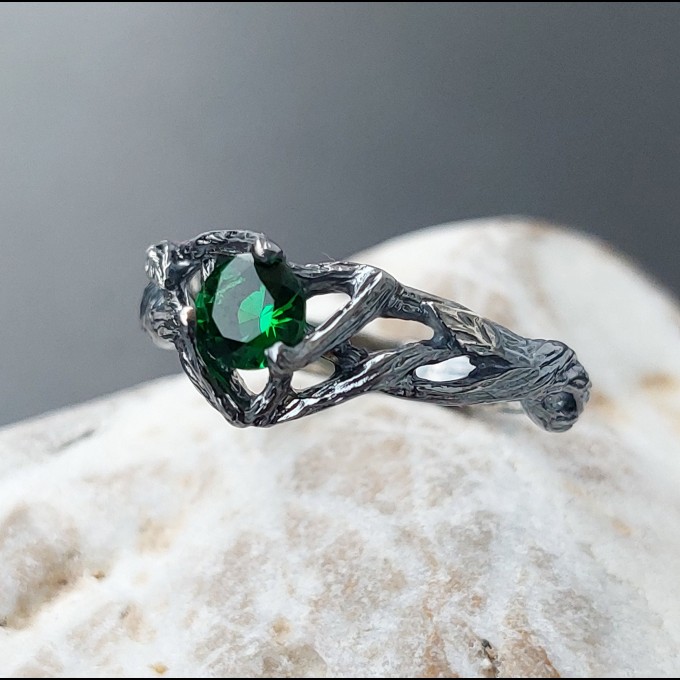 Gothic Silver Ring with Emerald and Leaf Motif