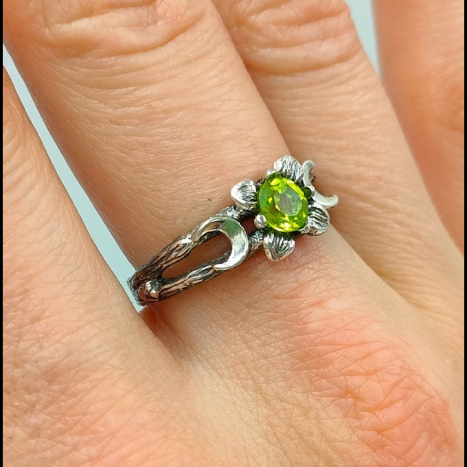 Gothic Ring with Peridot and Unique Details| Unique Jewelry for Women
