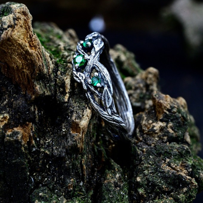 Gothic Emerald Ring with Enchanted Ivy Motif