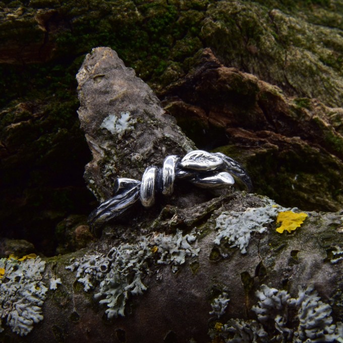 Nature-Inspired Gothic Ring with Twisted Vines