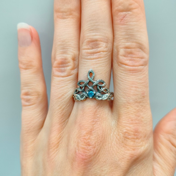 Exclusive Wedding Ring with Tree Leaf, Non Traditional Forest Nature Ring