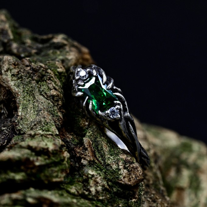 Enchanted Silver Ring with Emerald and Claw Design