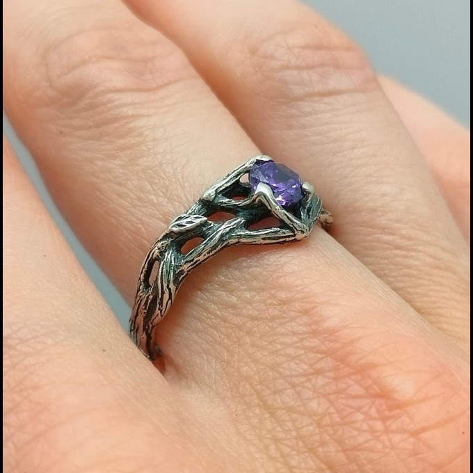 Gothic Amethyst Ring with Elegant Nature-Inspired Design