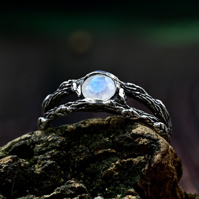 Enchanting Gothic Ring with Moonstone Gemstone