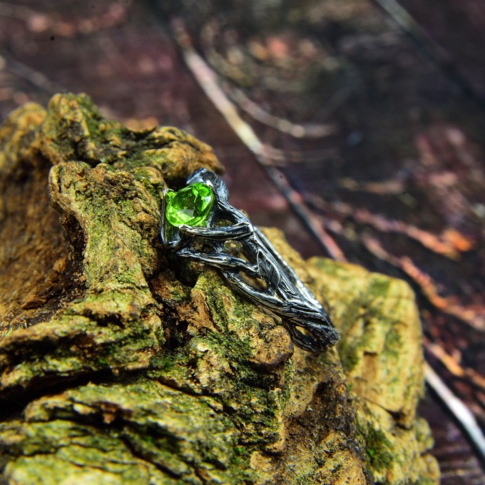 Forest Enchantment: Gothic Sterling Silver Ring with Vibrant Olivine
