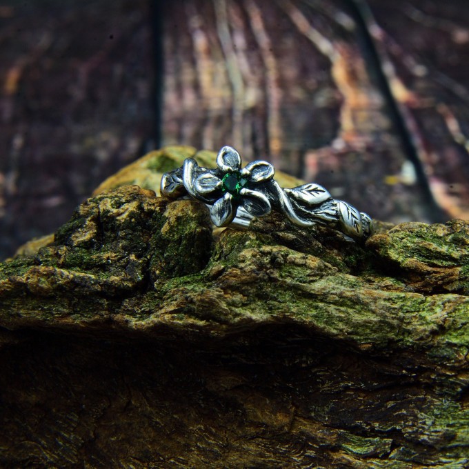 Enchanted Gothic Silver Ring with Emerald Vines