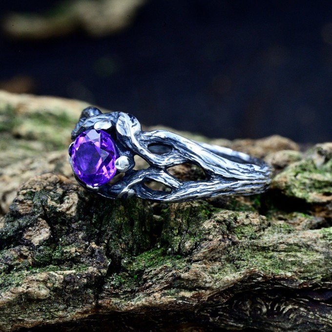 Gothic Amethyst Ring with Mystical Twisting Vine