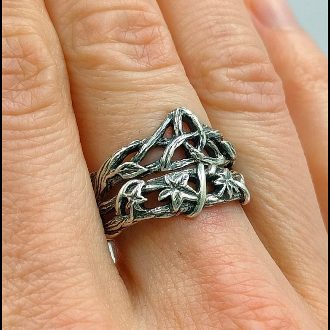 Gothic Silver Ring with Intricate Thorn Motif