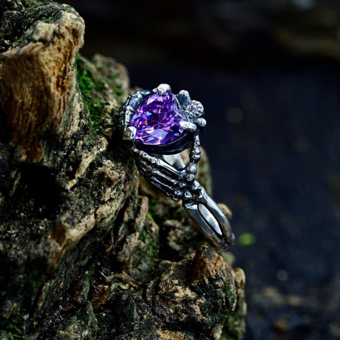 Majestic Gothic Silver Ring with Deep Amethyst Gemstone