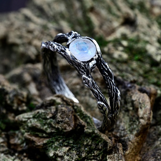 Enchanting Gothic Ring with Moonstone Gemstone