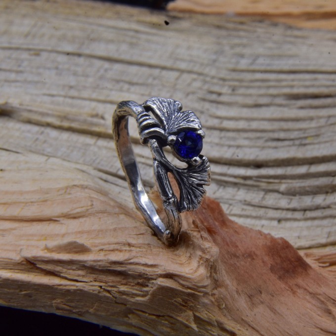 Floral Gothic Ring with Enchanting Sapphire Gemstoneg