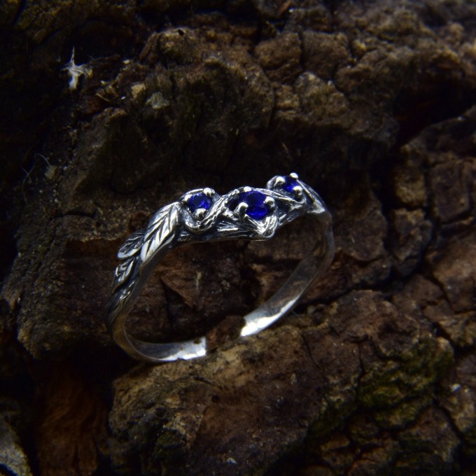 Elegant Gothic Ring with Triple Sapphire Design